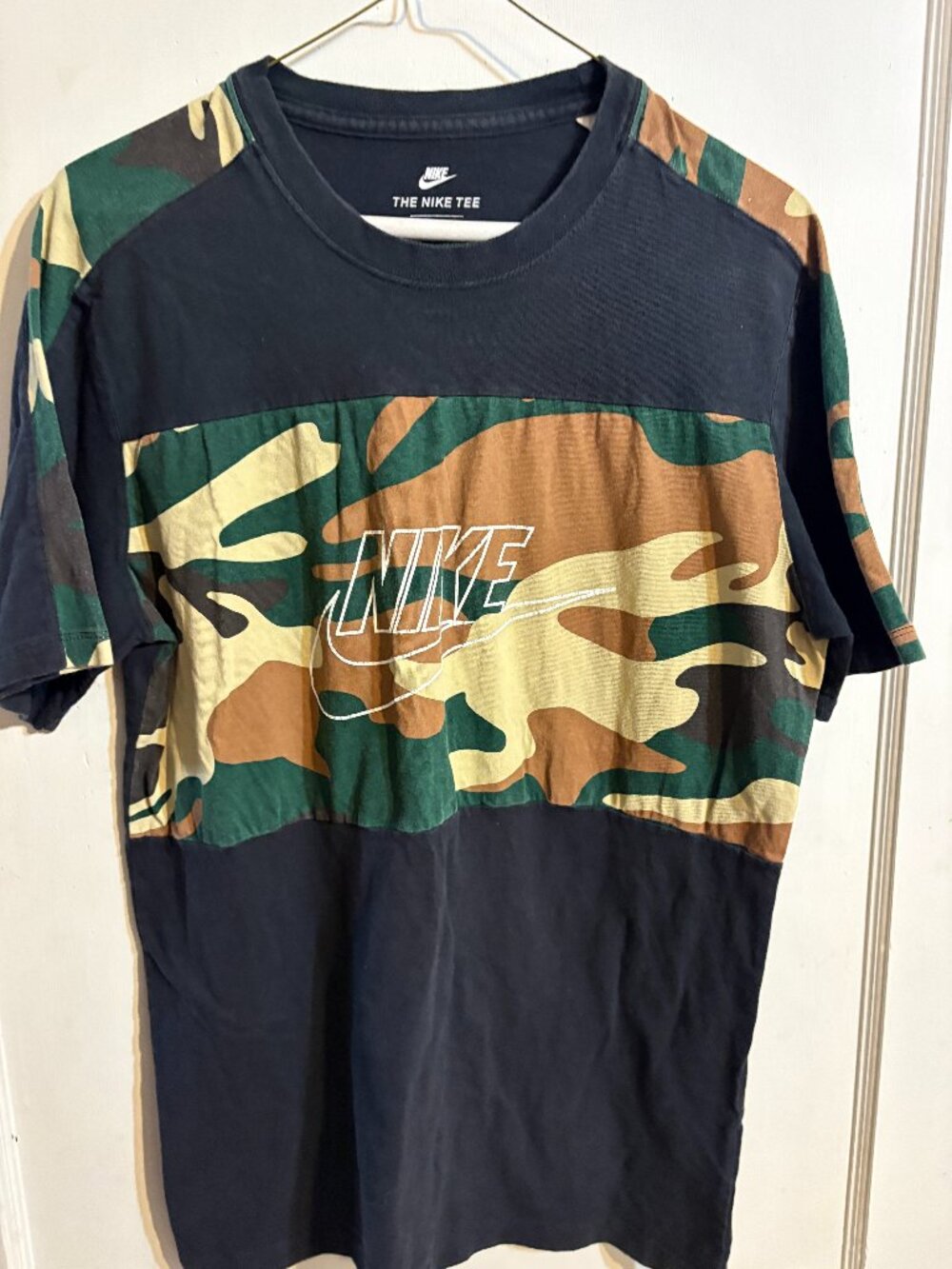 Nike black and camouflage t-shirt - men’s size medium